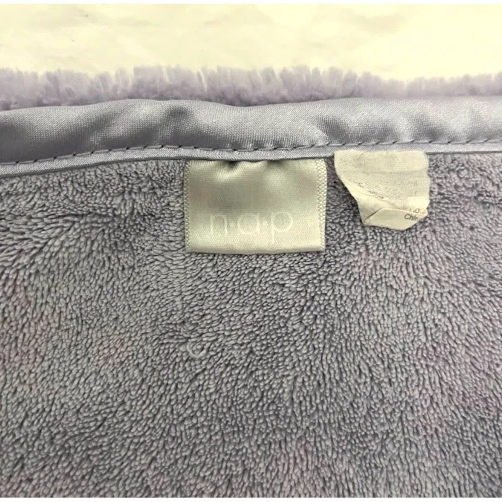 Brookstone NAP Light Purple Travel Blanket Thick 2Ply Throw Satin Trim 40x60 htf